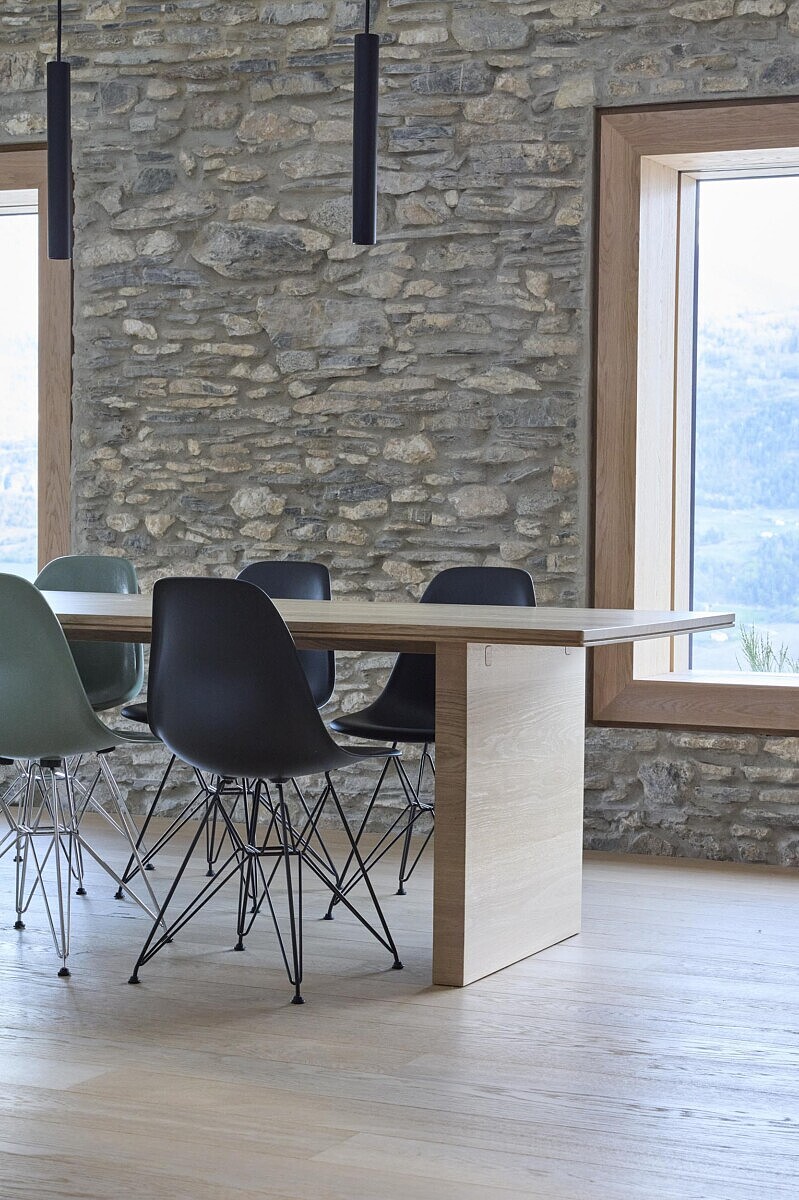 nmconcept-table-tm105