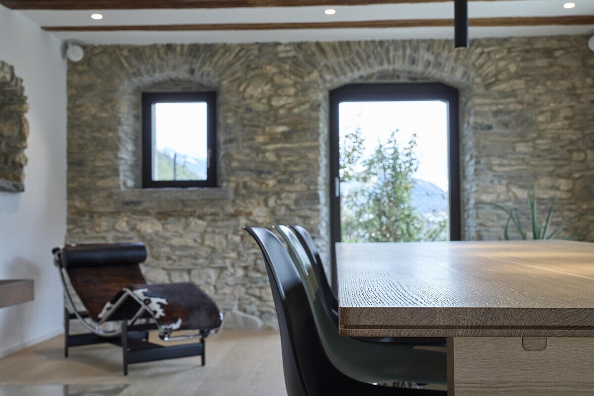 nmconcept-table-tm111