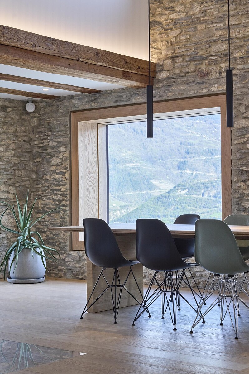 nmconcept-table-tm112