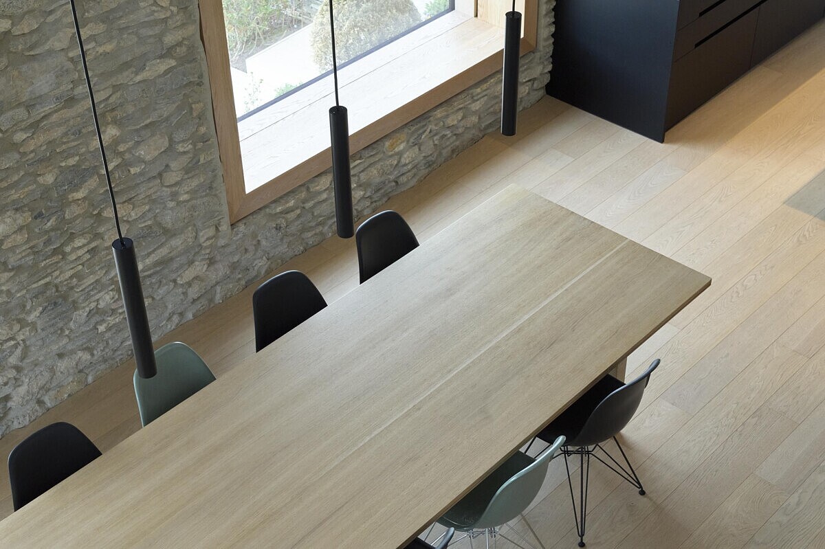 nmconcept-table-tm113