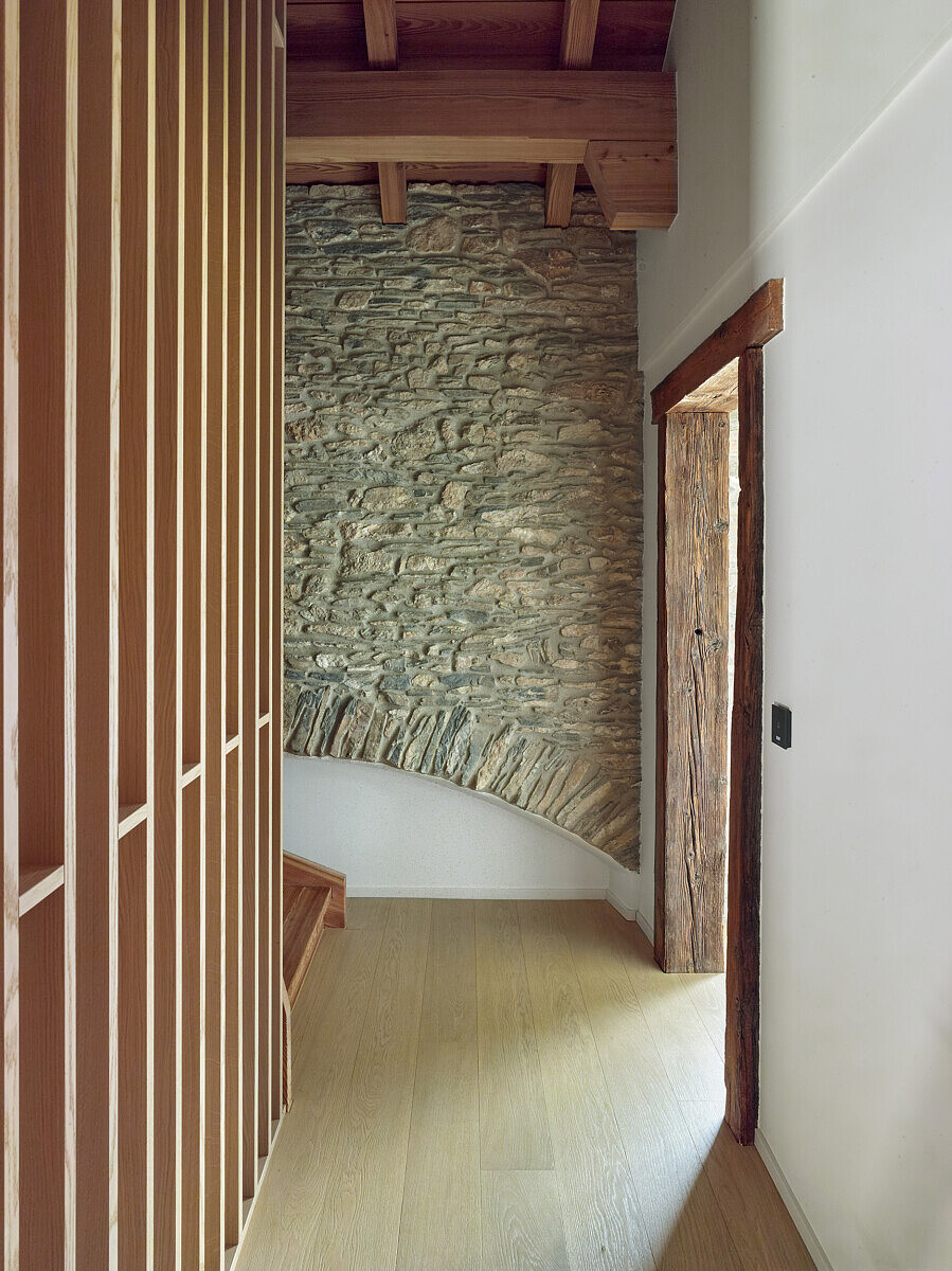 21-nmconcept-maison_valais_couloir